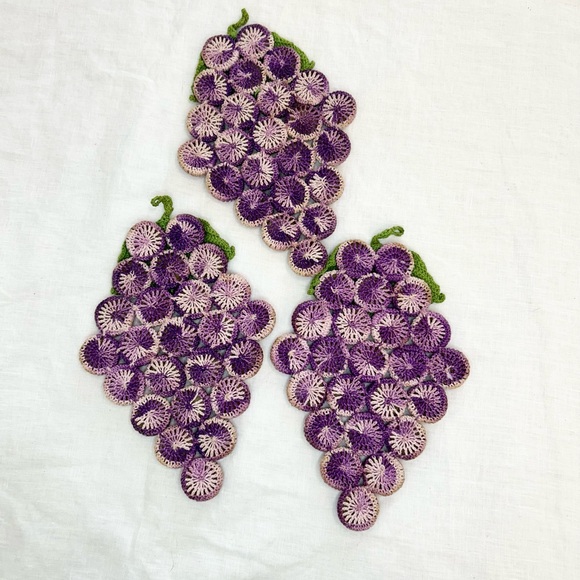 Mid-Century Modern Vintage Crochet Purple Grapes Bottle Cap Hot Pad Trivets - Picture 6 of 9